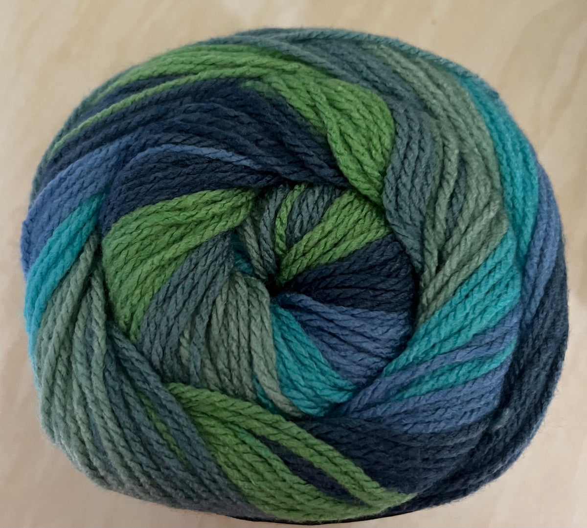 Caron cinnamon swirl cakes bay 227g/372m Aron 100%acrylic