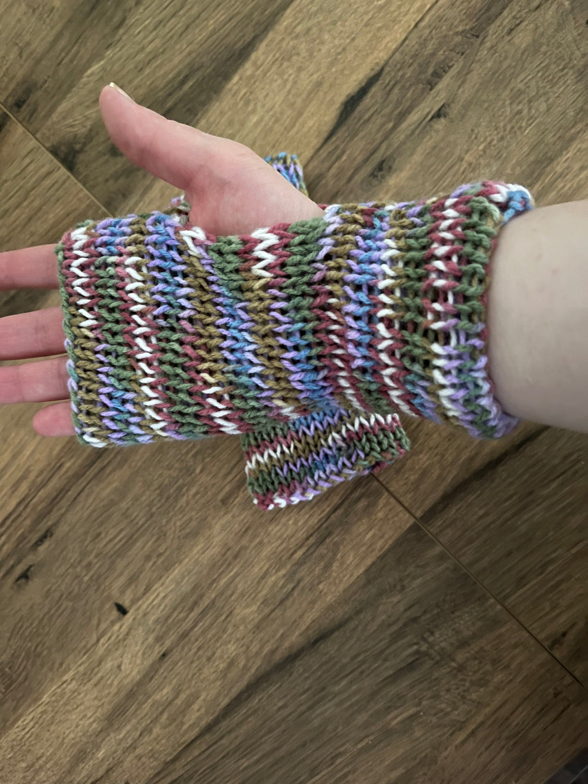 Meadow coloured knitted gloves