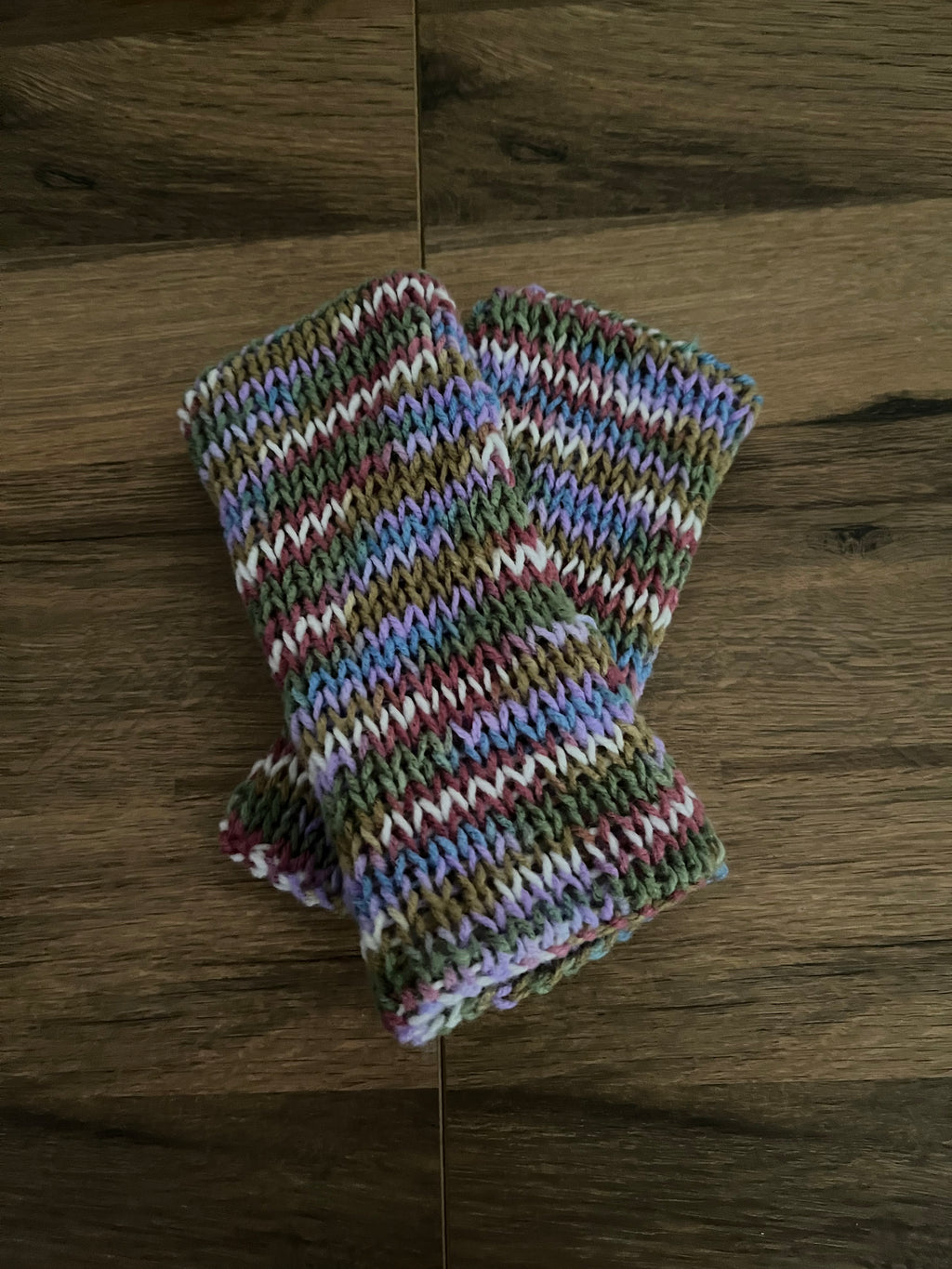 Meadow coloured knitted gloves